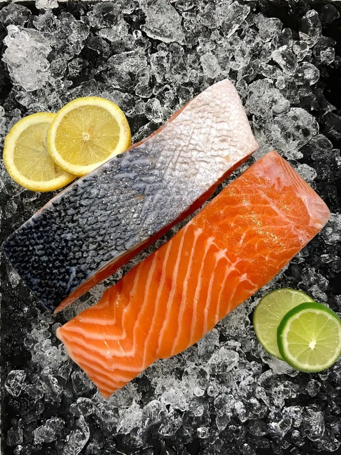 Salmon fillet with lemon and lime